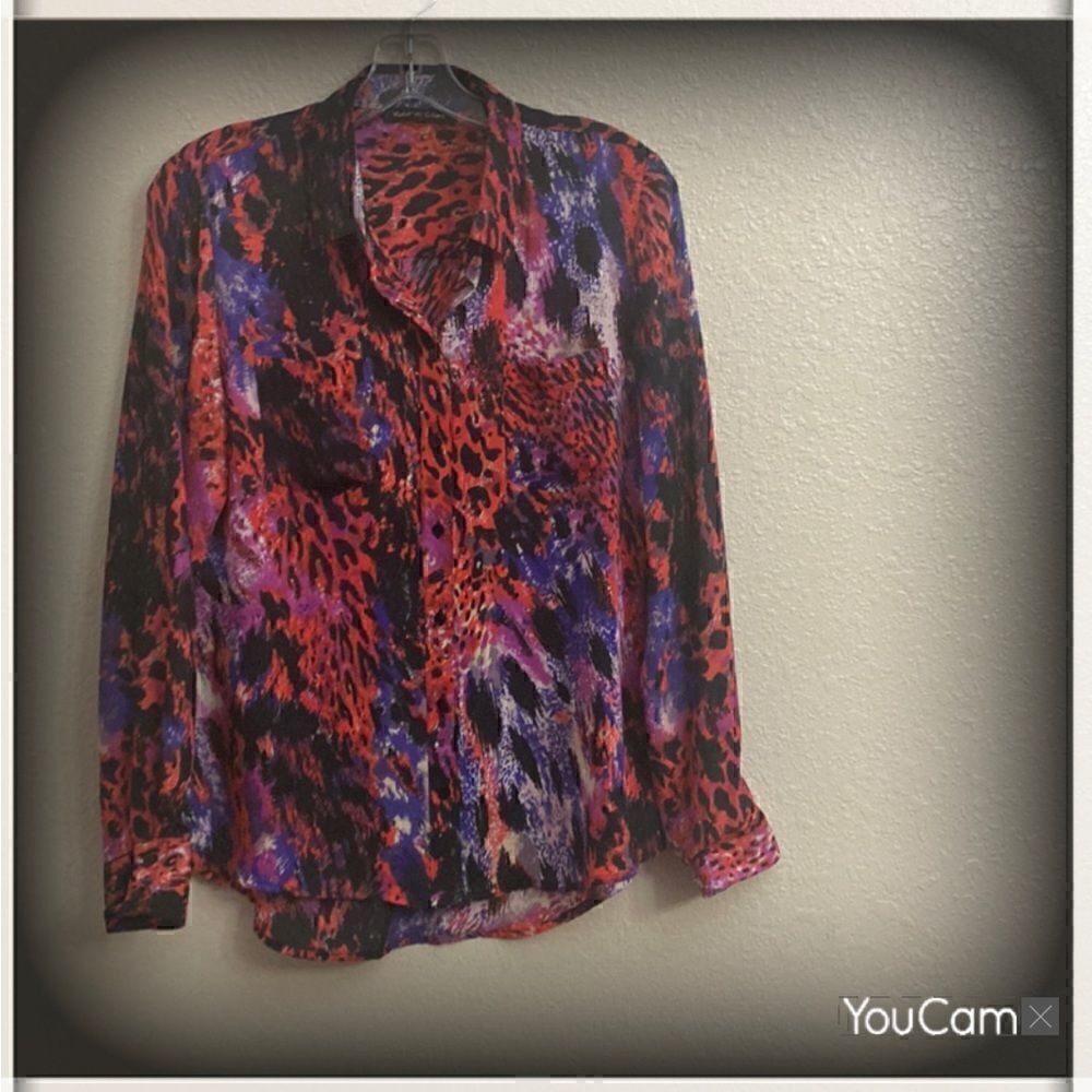 💜💙Violet & Claire Long Sleeves multi colored design button down top!!